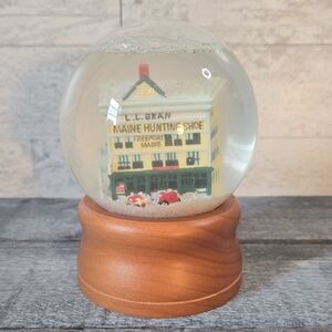 L.L. Bean Vintage Snow Globe Freeport Maine Home Decor